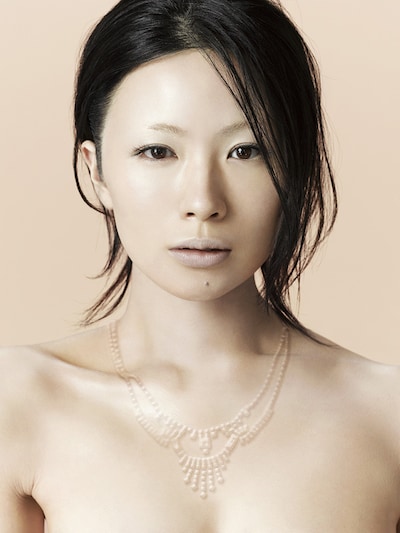 漢字+カナのアルバムタイトルは2ndアルバム「勝訴ストリップ」（2000年発売）以来。