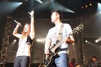 ツアーファイナルを力強いパフォーマンスで飾った2人。