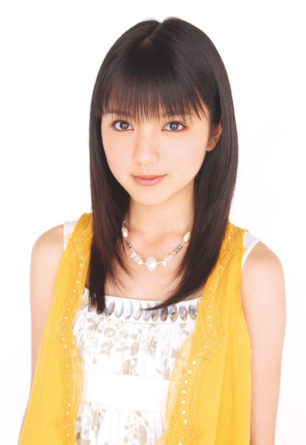 80年代アイドル全盛期を彷彿させる2ndシングル「はじめての経験」で人気急上昇中のまのえり。次の新曲にも期待が高まる。