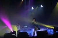 千晴（左）とKREVA。