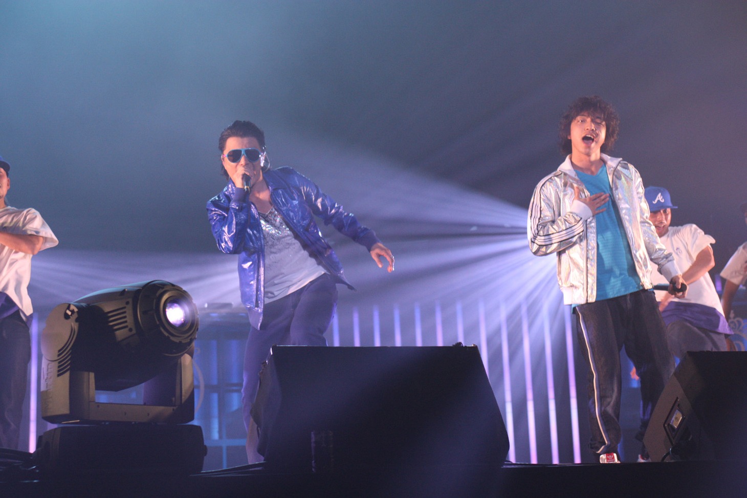 三浦大知（右）は圧倒的なボーカル＆ダンスで、KREVAファンを魅了。
