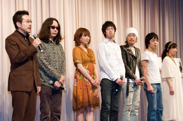 ナタリーPower Pushのコーナーでは、渡辺大知（写真中央）がボーカルを務めるバンド、黒猫チェルシーのスペシャルインタビューを公開中。