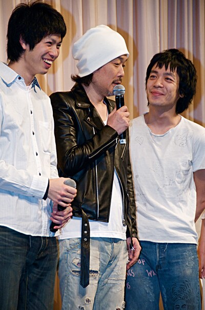 俳優兼アーティストという共通項を持つ渡辺大知（写真左）、リリー・フランキー（中央）、峯田和伸（右）。リリーは渡辺のあまり触れられたくないプライベートを暴露し、会場をざわつかせ、かつなごませた。