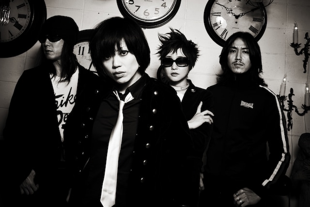 Scars Borough。メンバーは左から本郷信（G）、Kyoko（Vo）、MARCH（B）、高橋宏貴（Dr）の4人。