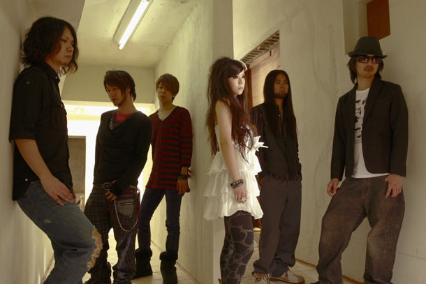 8月末からは地元・沖縄を皮切りに、全国5都市でライブツアー「HIGH and MIGHTY COLOR LIVE TOUR '09 -night light parade- vol.1」もスタート。