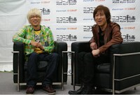 司会を務めたやまだひさしとのツーショット。