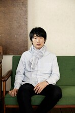 アルバム監修を担当したHARCO。YUKIの隠れた人気曲「夏のヒーロー」は彼が作曲を手がけたもの。また、HARQUAは彼とその妻であるQuinka, with a Yawnの夫婦ユニットだ。