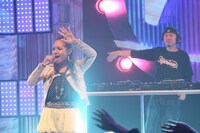 EMI MARIAはこの日披露した「I gotta - Summer Kiss -」について「もともとは冬の歌だったんですけど、夏の歌に作り直したくて」と制作エピソードを語った。