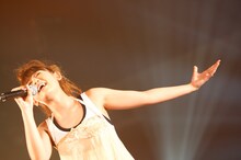 トークコーナーでは絢香の結婚を祝福する場面も（写真は4月22日に行われた「コスモ アースコンシャス アクト アースデー・コンサート」の様子）。