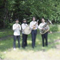 栗コーダーカルテットは4月22日にライブアルバム「夏から秋へ渡る橋」をリリースした。