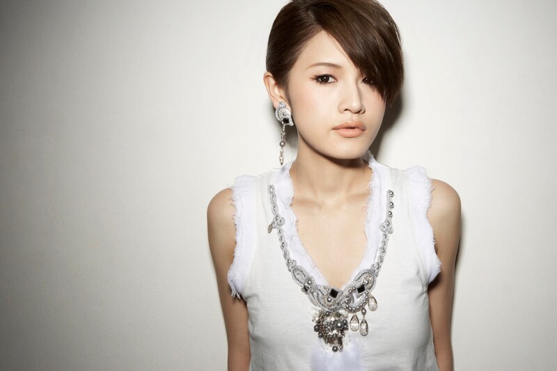 アルバム「hands」には大橋トリオ、沖仁、さかいゆう、高田漣、DSK（Port of notes）、Ryuichiro Yamaki、THE COMPANYなど豪華アーティストが参加している。