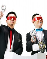 m-floは1999年7月7日、rhythm zoneより「the tripod e.p.」をリリースしメジャーデビューを果たした。