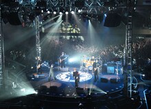 写真は4月26日の武道館GIG「氣志團現象2009 GIG AT THE BUDOKAN『鼓動』」2日目の様子。