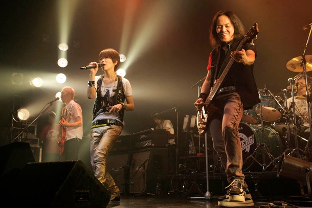 写真は4月22日、Shibuya O-WESTで行われた復活ツアー「LINDBERG 20th Anniversary LIVE【HOP】」のひとコマ。
