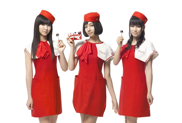 先日行われた代々木競技場第一体育館ワンマンでライブ初披露された「NIGHT FLIGHT」。WOWOWの放送ではこの曲がカットされていたため、当日会場に足を運べなかった人は今回の配信で彼女たちのダンスを初体験することになる。