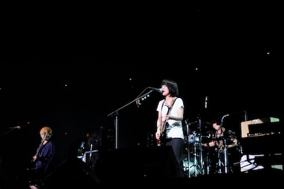 全国ホールツアーの真っ最中、ツアーでのさらなる成長を感じさせるステージを展開したチャットモンチー。