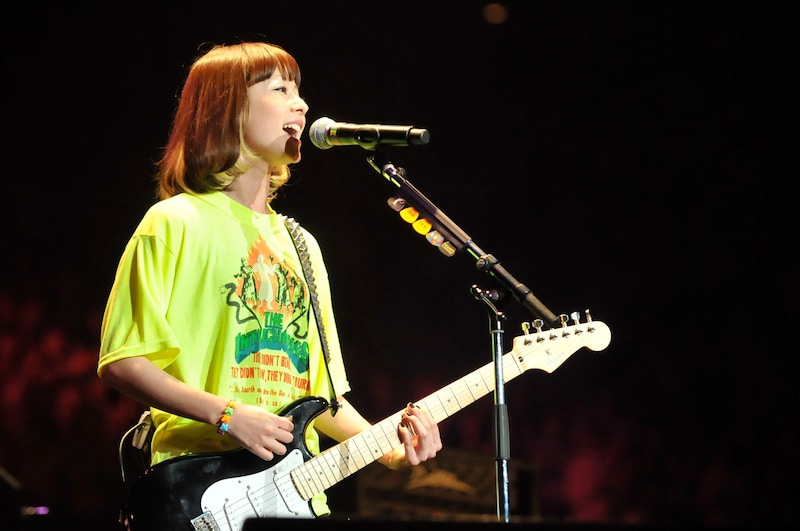 木村カエラは幅広い選曲でオーディエンスを魅了した。