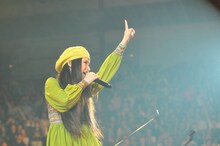 力強くも美しいボーカルで、自身のファンのみならず他アーティストのファンも釘づけにしたSuperfly。