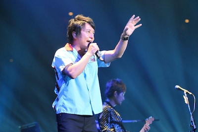 若手女性アーティストたちの競演のあと、最年長らしい貫禄と余裕を見せたポルノグラフィティ。