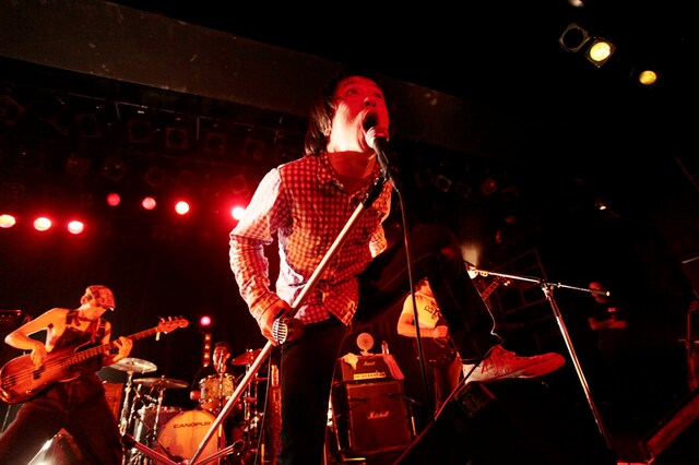 鈴木圭介30代最後のライブとなったLIQUIDROOM公演では、現在の心境が綴られた新曲「40」も披露。