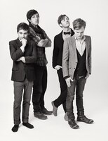 GRIZZLY BEARはニューアルバム「VECKATIMEST」を5月23日にリリース予定。