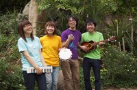 左から斎藤麻美（Key）、押田千紗代（Dr）、中田泰嗣（B）、土岐佳裕（G、Vo）。