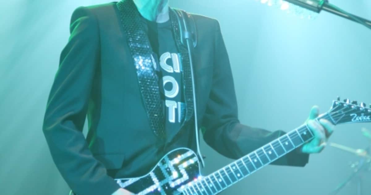布袋寅泰「GUITARHYTHM V TOUR」が華やかに幕開け - 音楽ナタリー