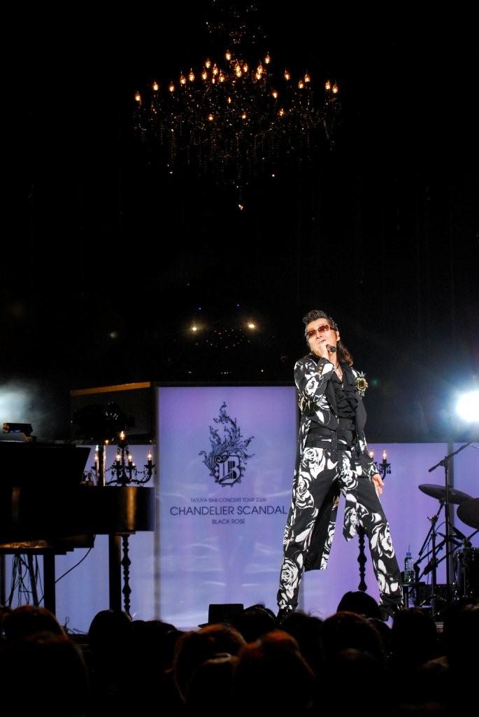 写真は1日目「BLACK ROSE」の模様。