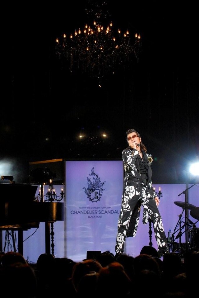 写真は1日目「BLACK ROSE」の模様。