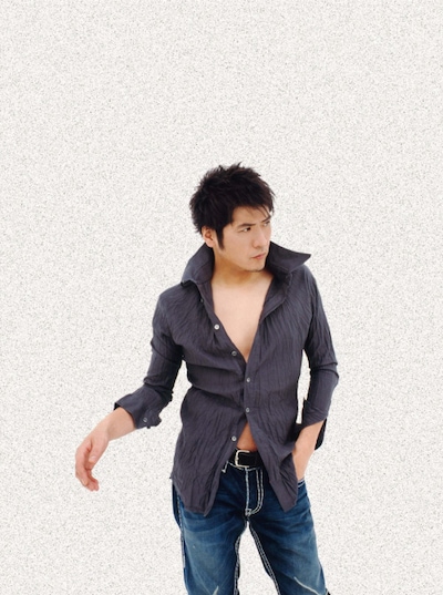 いつどんなときも自分のスタイルを忘れない男・吉川。散歩のときにはどのように歩いているのか気になるところだ。