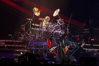 写真は5月2日公演より