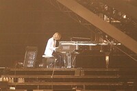 写真は5月2日公演より