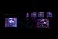 写真は5月2日公演より