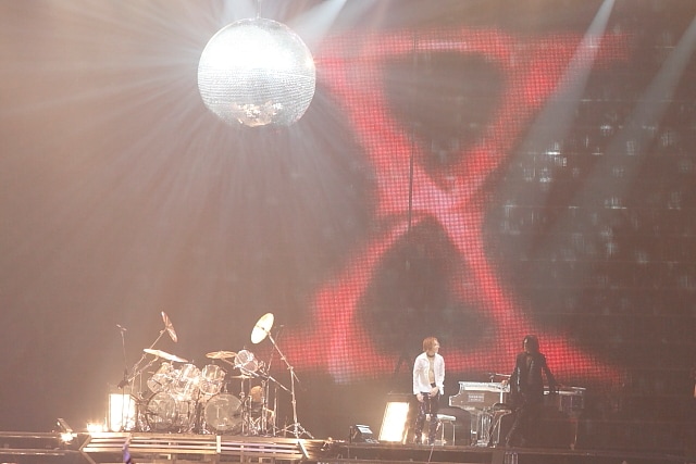 「ENDLESS RAIN」で会場中を煌びやかに演出したミラーボール（写真は5月2日公演より）。