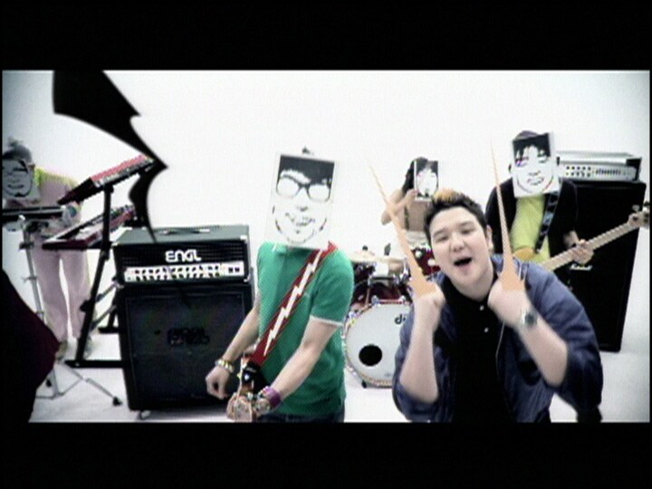 「Into the sky feat.BEAT CRUSADERS」を聴いた感想をについて、IMALUは「WISEさんとビークルさんのコラボっていうだけでスゴイ興奮して、楽しみにして聴いてみたら、想像を超える最高にノリのいい曲で大好きになりました！」とコメント。