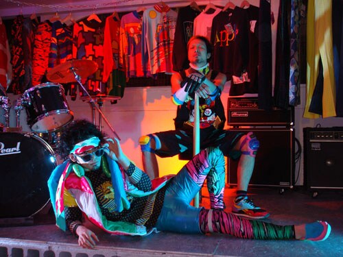 写真は元メンバー・ヨシカワショウゴ在籍時の2人編成BOGULTA。