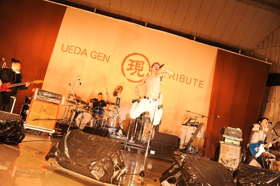 LÄ-PPISCH（写真は上田現トリビュートライブ「キコエルカイ」より）