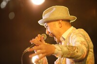 浜崎貴司（FLYING KIDS）