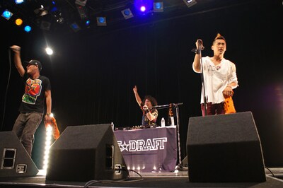 ユーモラスなトークと熱血パフォーマンスで会場を盛り上げたONE☆DRAFT。なお、この日の模様はSony Music On Line Japanで生配信され、抽選にもれてしまったファンも自宅で楽しむことができた。