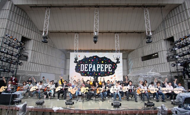 写真は5月6日のライブの模様。ファンの要望に応えてDVD化がついに決定した。