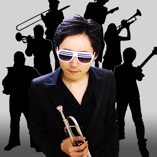 謎のホーンズバンド・東京ミドパラダイスオーケストラが「ミドフェス」に登場。トランペットを手にした彼は実際にステージで演奏するのかどうか注目だ。