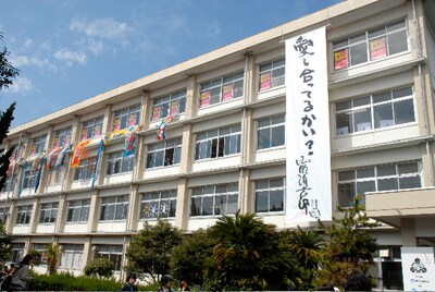 フェス期間中は「忌野清志郎の校長室」と題した特別展示を実施。ステージ衣装や直筆メッセージが展示され、多くのファンが足を運んだ（撮影：岡利恵子）。