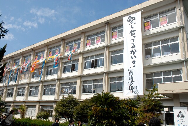 フェス期間中は「忌野清志郎の校長室」と題した特別展示を実施。ステージ衣装や直筆メッセージが展示され、多くのファンが足を運んだ（撮影：岡利恵子）。