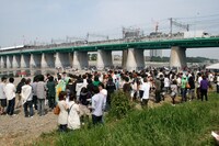 炎天下の中、バーベキューに大満足の参加者。