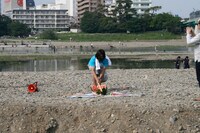 目隠しを外し、見事スイカを割ることに成功。