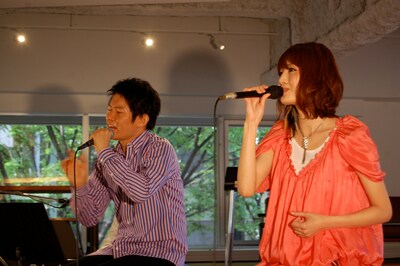 ナタリーPower Pushのコーナーでは高野健一のインタビューを公開中（写真はライブ中の様子）。