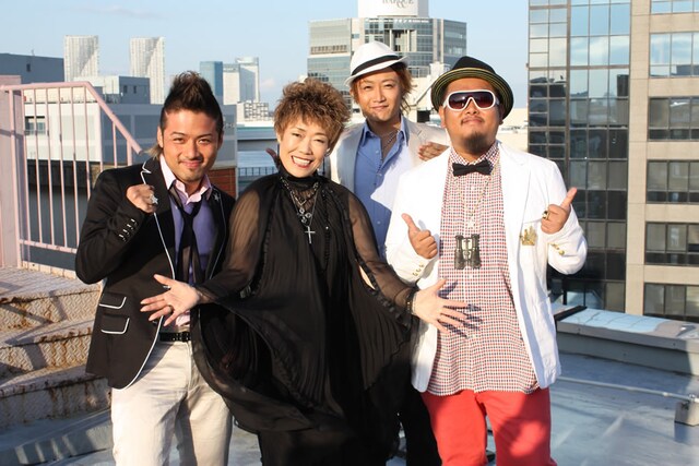 レコチョクでは本日5月13日よりアルバムの着うた全曲配信がスタート。「終わりなき旅 feat. AJ」は計5パターン配信されている。