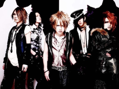 シングルには通常盤、初回限定盤ともにイベント応募券を封入。通常盤の初回生産分のみ封入特典が用意される。