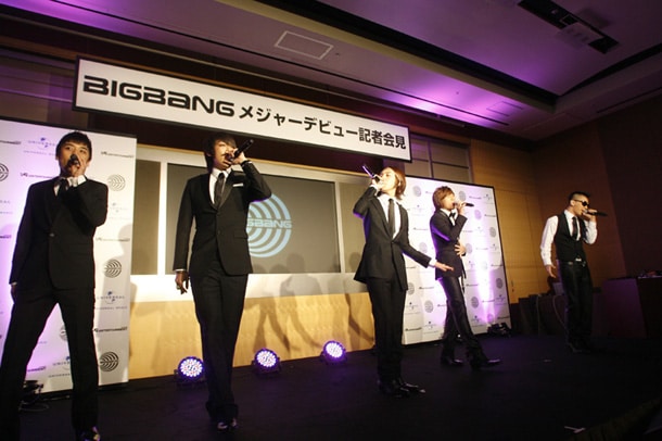 1stシングル「MY HEAVEN」初回プレス分にはゴールドチケットが封入。これと2ndシングル（タイトル未定）初回プレスに封入されるシルバーチケットを揃えると、7月8日の代々木ライブへの無料招待もしくはDVDプレゼント（抽選）のいずれかに使用することができる。