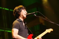 アルバム「IN MY HOUSE」はデビュー14年目にして初めてオリコンアルバムデイリーチャート1位を記録。ツアーは7月12日の神戸公演まで全54公演にわたって行われる。